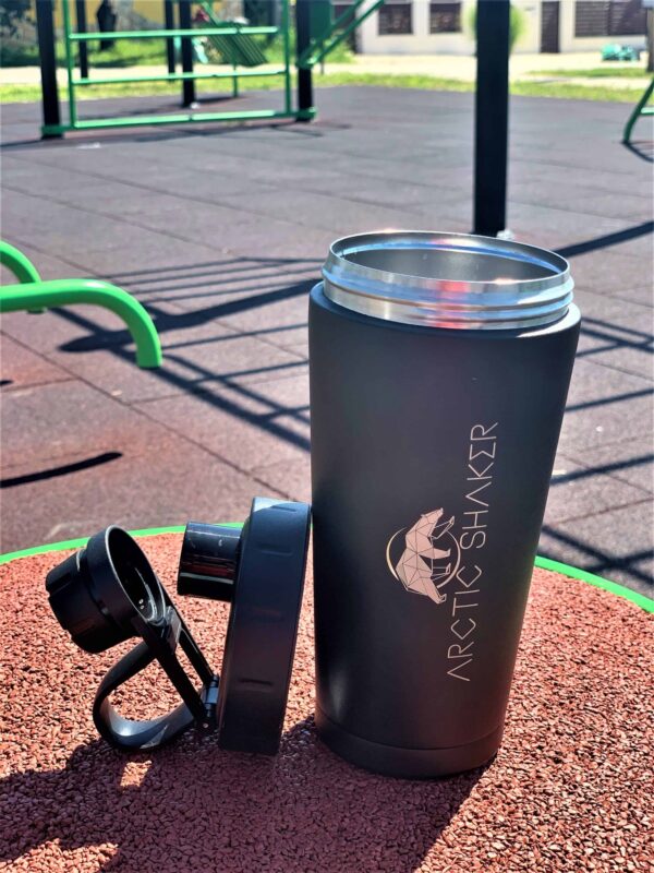 ARCTIC Shaker 600ml_Matt Fekete_Polar Bear3